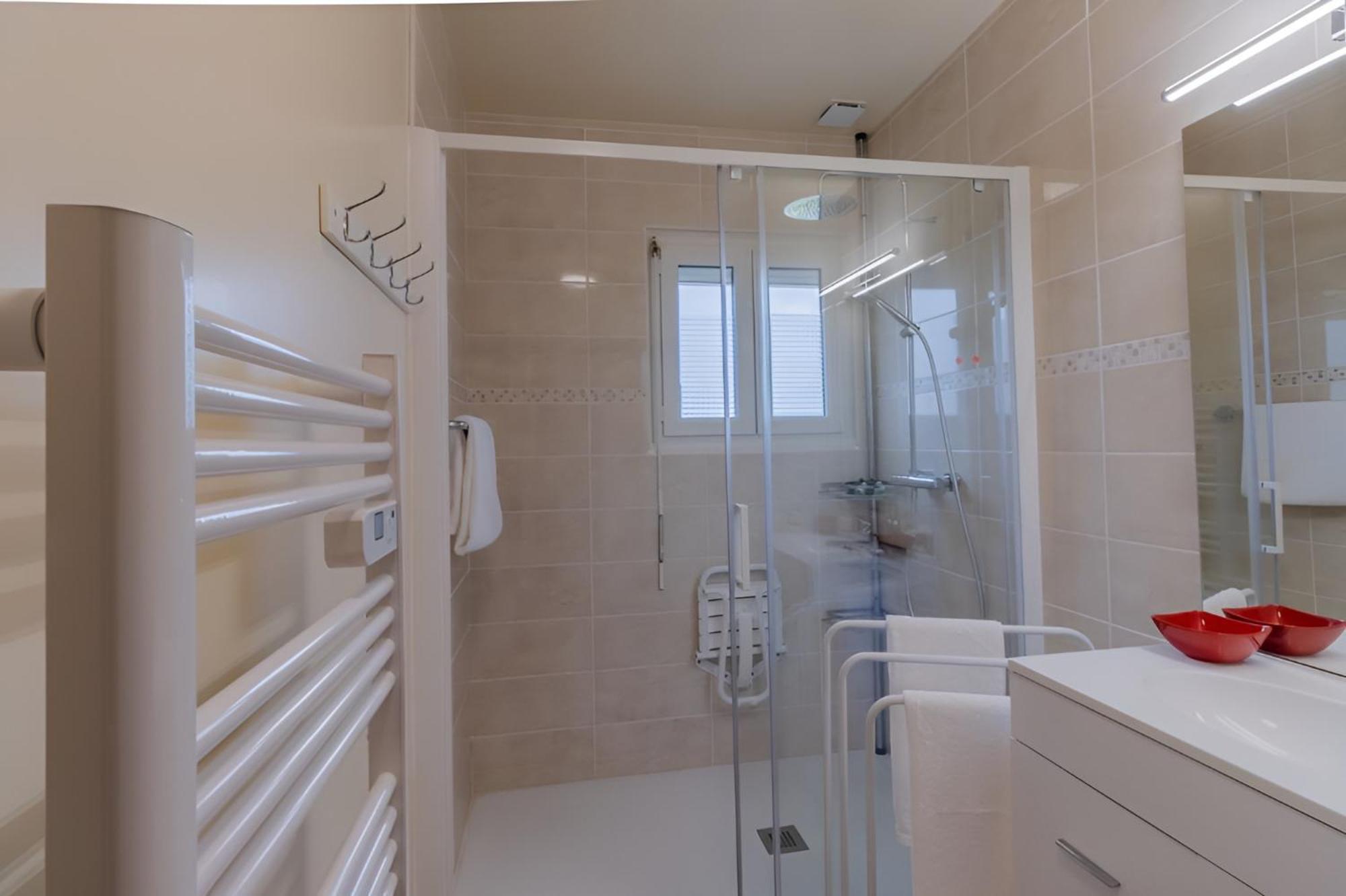 Apartamento Lumineux, Bien Situe Et Tres Calme + Parking Prive Le Bugue Exterior foto