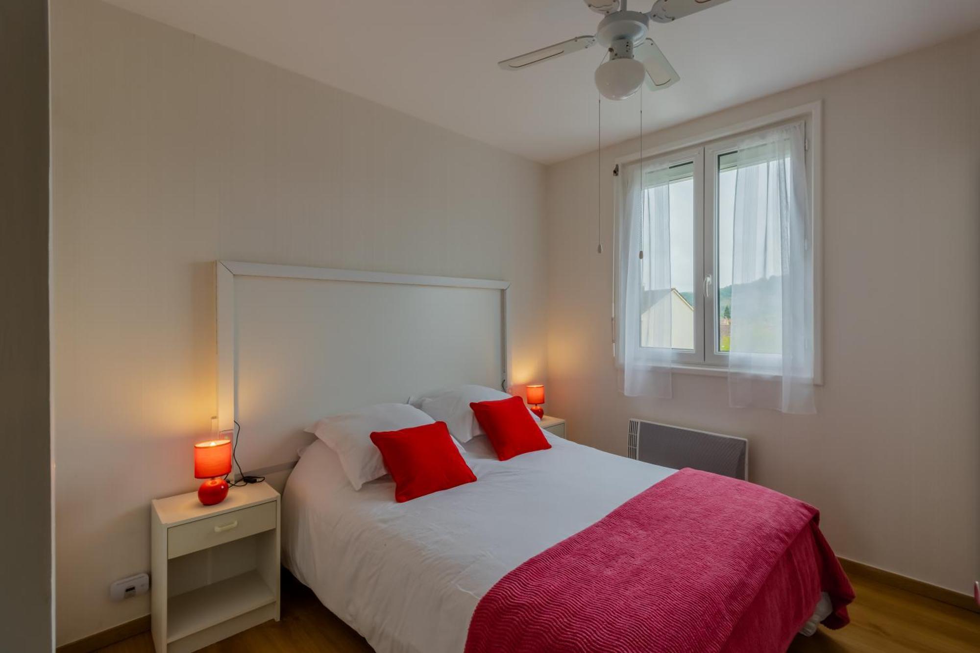 Apartamento Lumineux, Bien Situe Et Tres Calme + Parking Prive Le Bugue Exterior foto