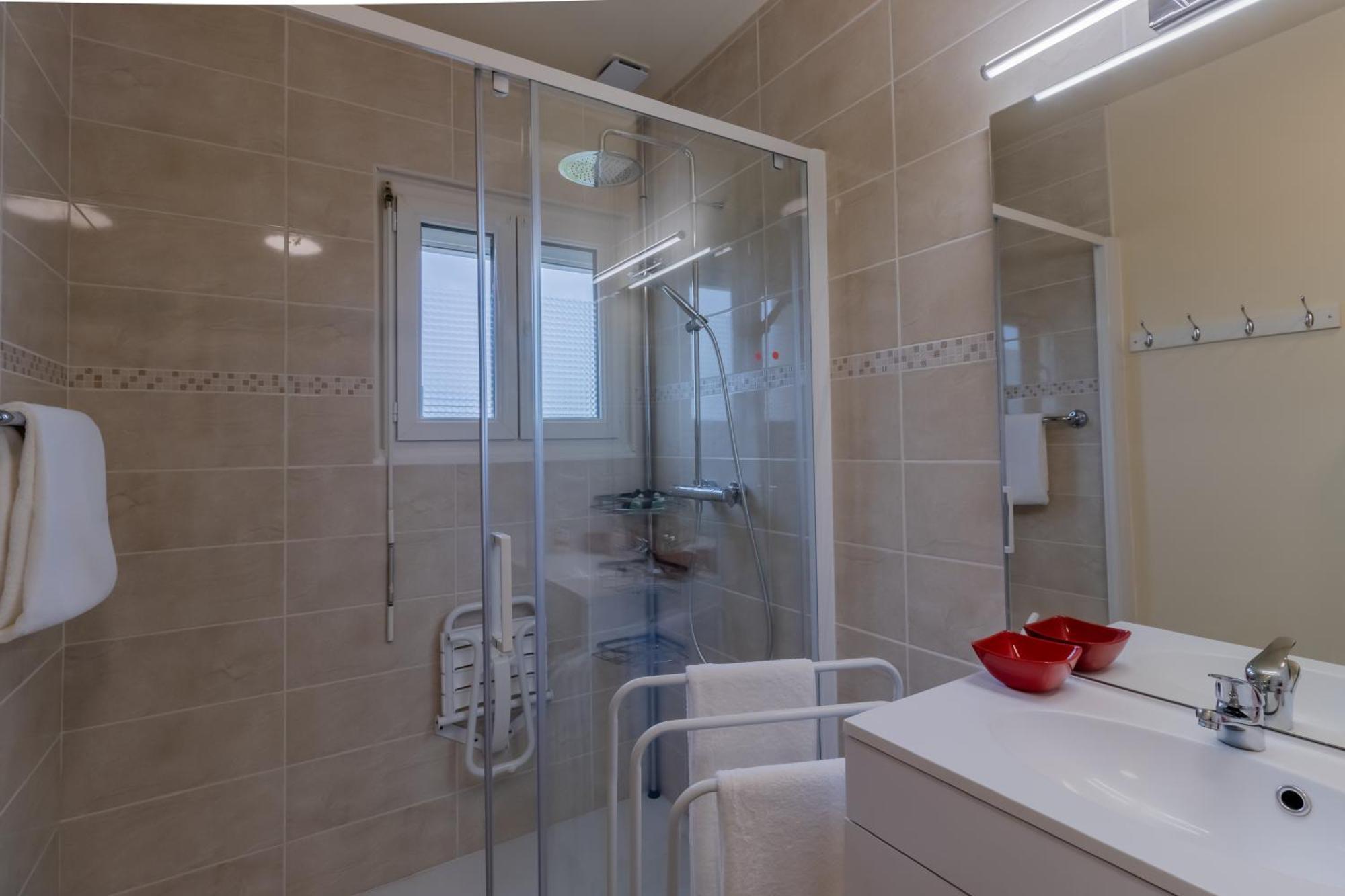 Apartamento Lumineux, Bien Situe Et Tres Calme + Parking Prive Le Bugue Exterior foto