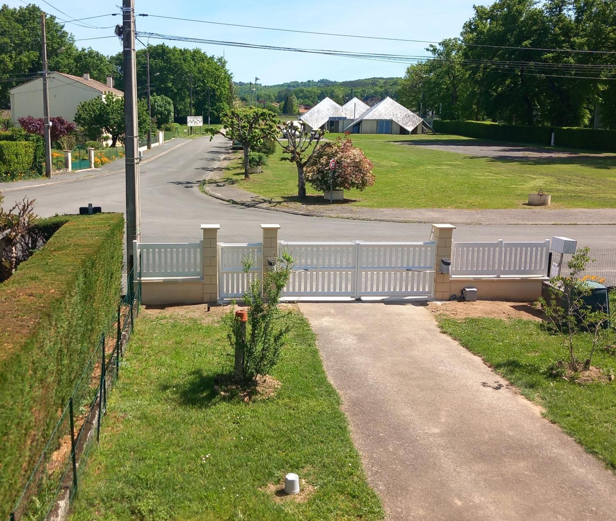 Apartamento Lumineux, Bien Situe Et Tres Calme + Parking Prive Le Bugue Exterior foto